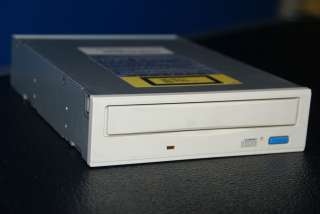 Roland W30 SCSI CD ROM   DISCOUNT SALE 90$ OFF  