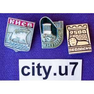   Vintage Collectible Pins * Various cities * Set of 3 * pin.city.u7