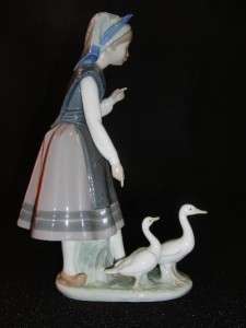 LLADRO, ARACELY WITH DUCKS, #5202, *** PERFECT CONDITION**  