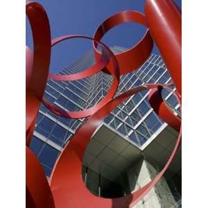  View of a Sculpture in Front of a Building, Bank of America Plaza 