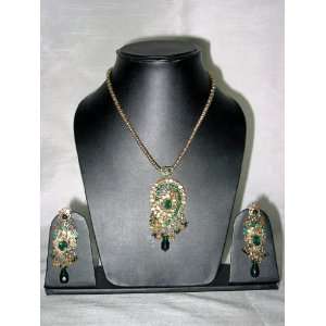 Gorgeous Trendy Fashion Gold Tone Green Stone Pendant Necklace Set 