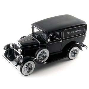   Signature 1/18 1931 Ford Panel Police Patrol Car (Black) Toys & Games