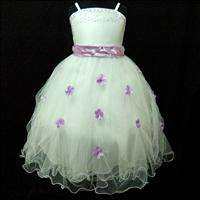 This new gorgeous flower girls dress is fullof lining for size 2  9 