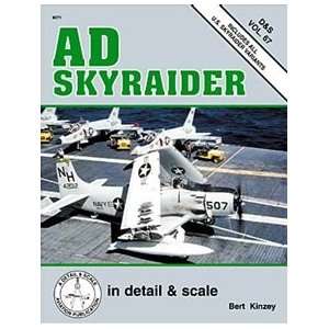   /Signal Publications AD Skyraider Vol.67 Detail & Scale Toys & Games