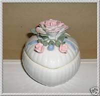 Ceramic heart shape trinket box with rose lid (D9)  