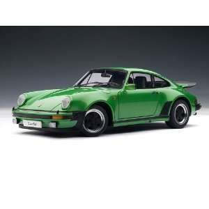  Porsche 911 3.0 Turbo 1/18 Vipern Metallic Green Toys 