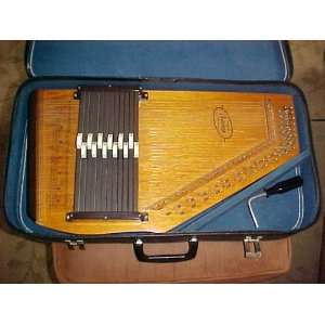    Oscar Schmidt 12 Chord Autoharp with Case Musical Instruments