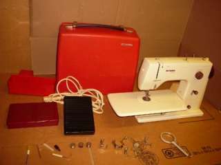 NICE BERNINA MINIMATIC 807 SEWING MACHINE WITH CASE AND EXTRAS . IN 