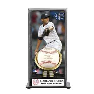 Mariano Rivera Gold Glove Baseball Display Case   New York Yankees 