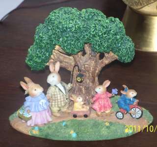   FIGURINE SUSAN WHEELER HOLLY POND HILL A FAMILY IS FOREVER 1782/2500