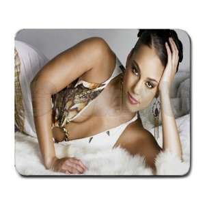  Alicia Keys Rectangular Mouse Pad   9.25 x 7.75 Mouse Mat   Deluxe 
