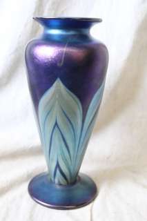 L426 VTG 1970s AMERICAN HD BLOWN IRIDESCENT PURPLE PULLED FEATHER ART 
