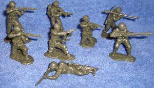 NEW CTS WWII US GIs 16 figures in 8 poses 1/32 green  