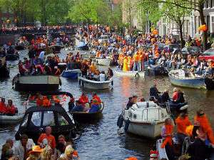 Günstige Kurzreise zum Königinnentag in Amsterdam  