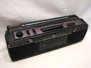 nice vintage GE stereo boombox. Has AM/FM radio and cassette deck 