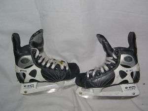 Used CCM 652 Super Tacks Size 2 Ice Hockey Skates  