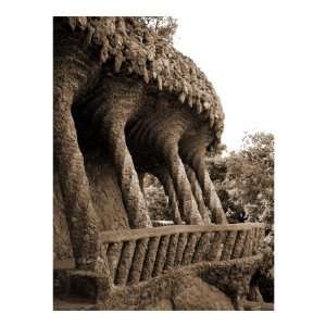  Antoni Gaudis inclined columns at Park Güell Stretched 