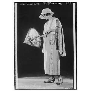  Photo Hedda DeWolf Hopper, cape suit of eponette 1900 