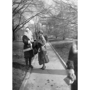  1925 photo Irene Rich & Santa Claus, 12/14/25