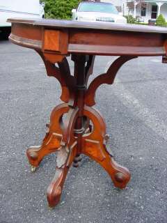 SPECIAL AMERICAN VICTORIAN SHAPED WALNUT WOOD TOP LAMP TABLE C.1875 