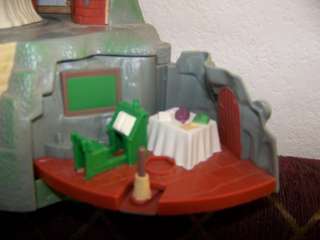   POLLY POCKET HARRY POTTER HOGWARTS CASTLE PLAYSET ( FOR PARTS)  