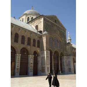  Pilgrims at Umayyad Mosque, Unesco World Heritage Site 