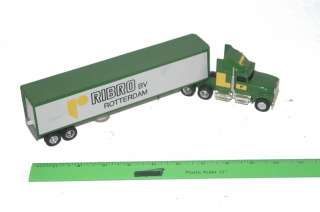 Ertl 1/64 scale semi truck and trailer #9200, 881   New  